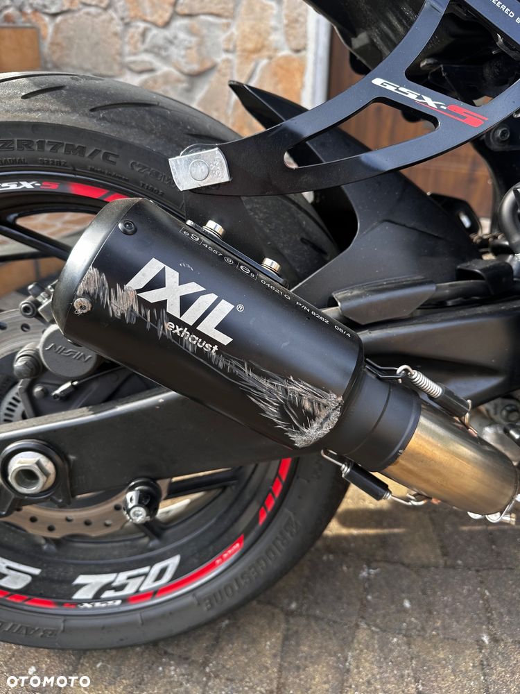 Suzuki GSX - 12