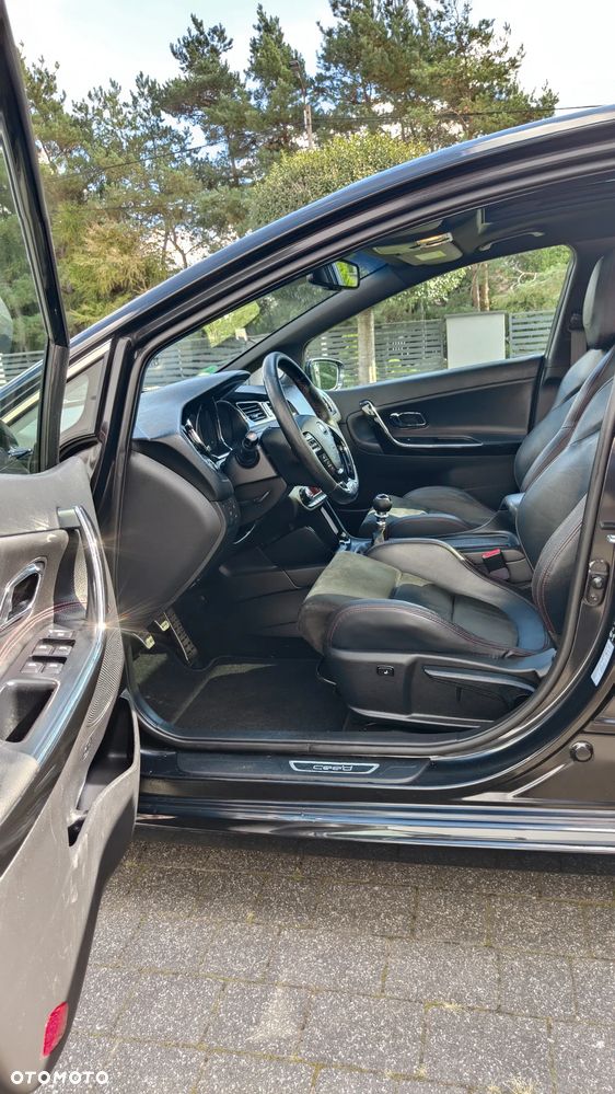 Kia Ceed 1.6 T-GDI GT - 28