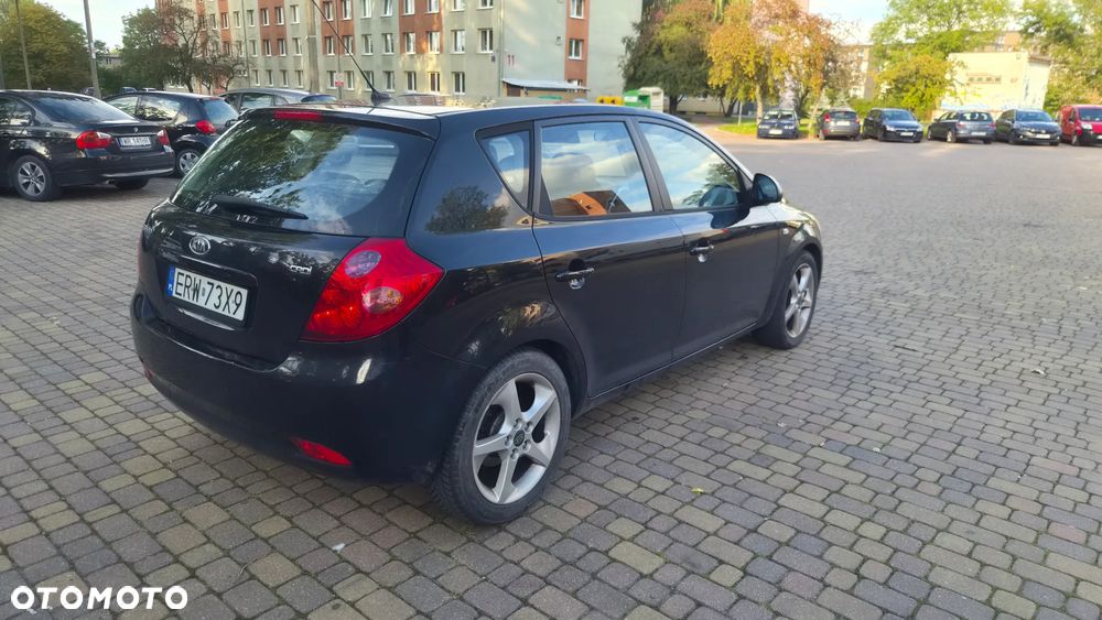 Kia Ceed 2009 photo 4