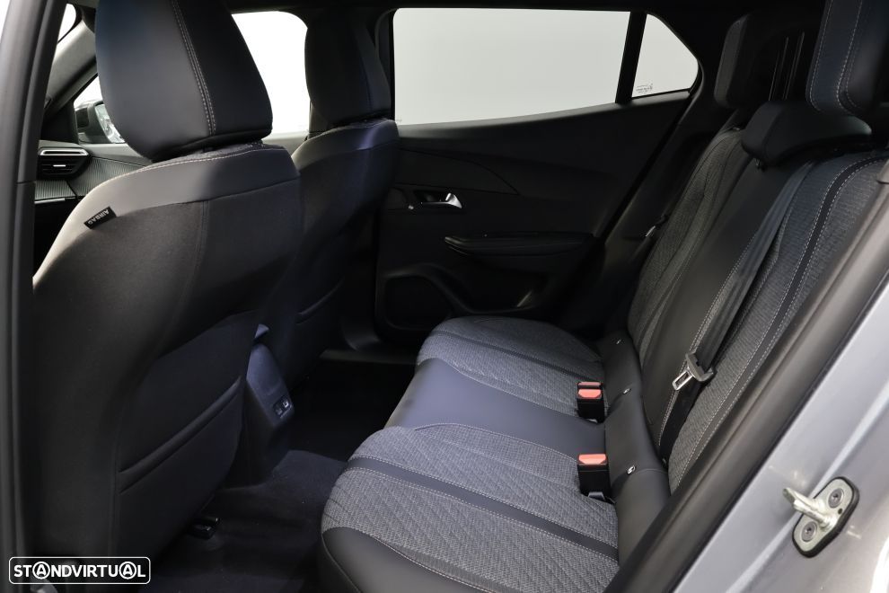 Peugeot 2008 1.2 PureTech Allure - 21