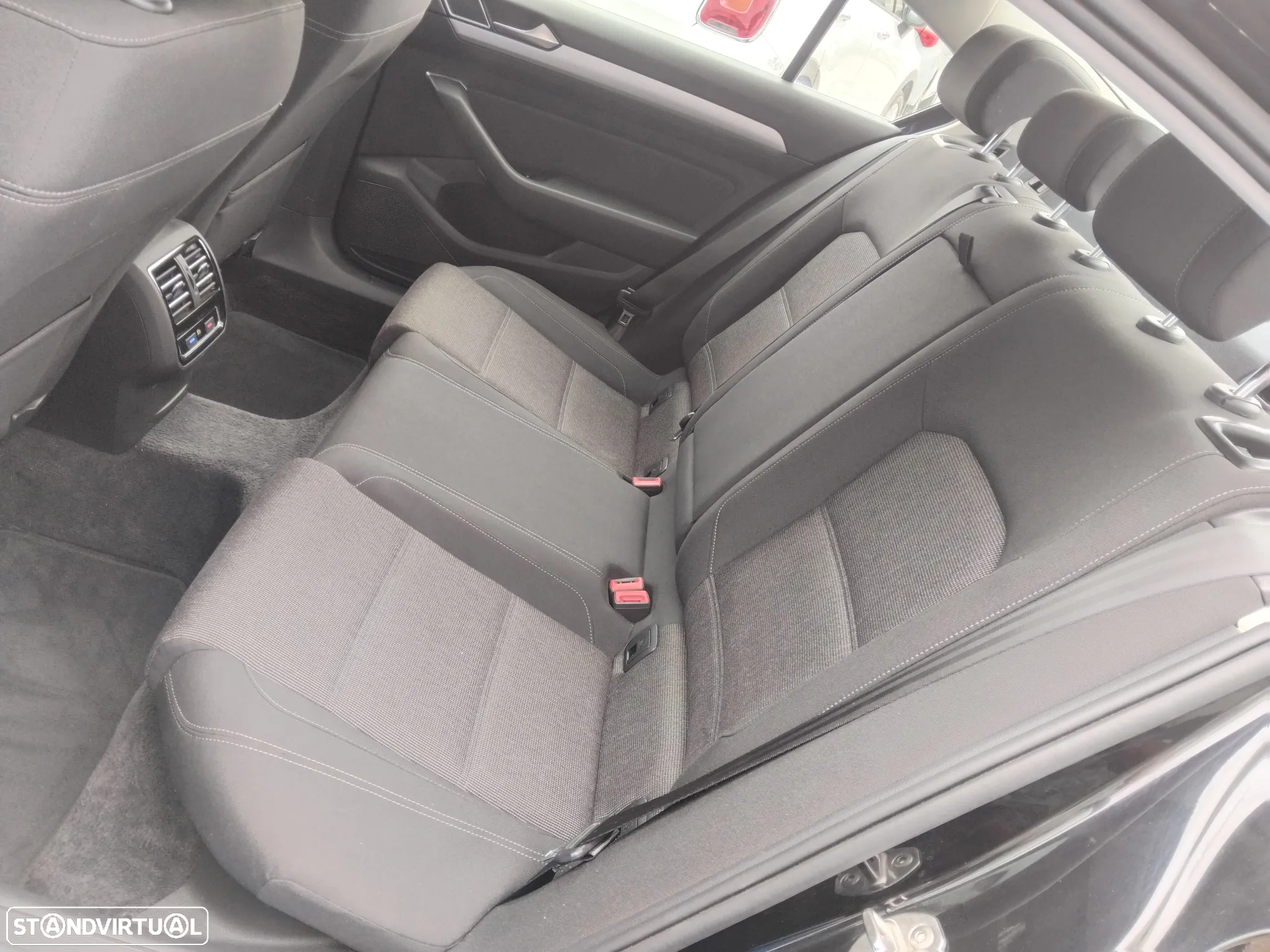 VW Passat 1.6 TDI BlueMotion - 17