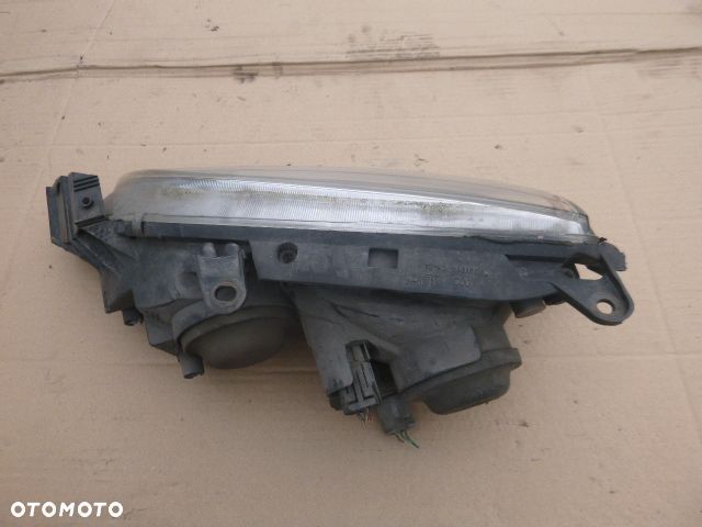 LAMPA LEWY PRZÓD LEWA PRZEDNIA PRAWY PRZÓD PRAWA PRZEDNIA TOYOTA AVENSIS I 97-02 - 25