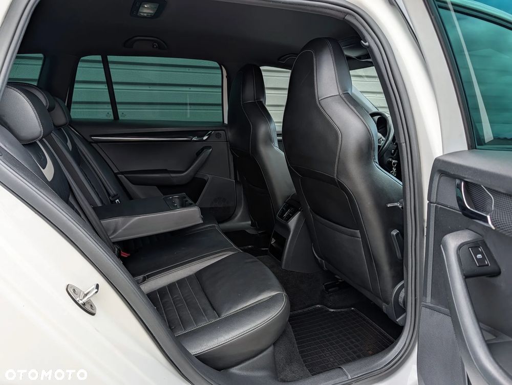 Skoda Octavia 2.0 TDI DSG RS - 16
