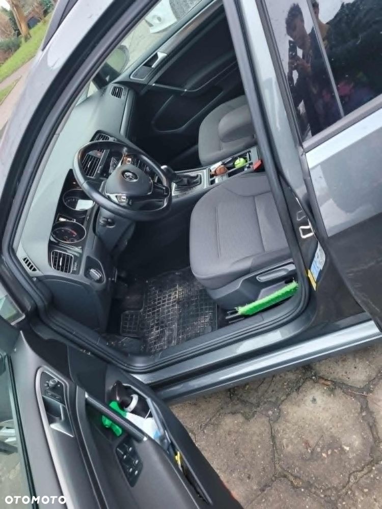 Volkswagen Golf - 6