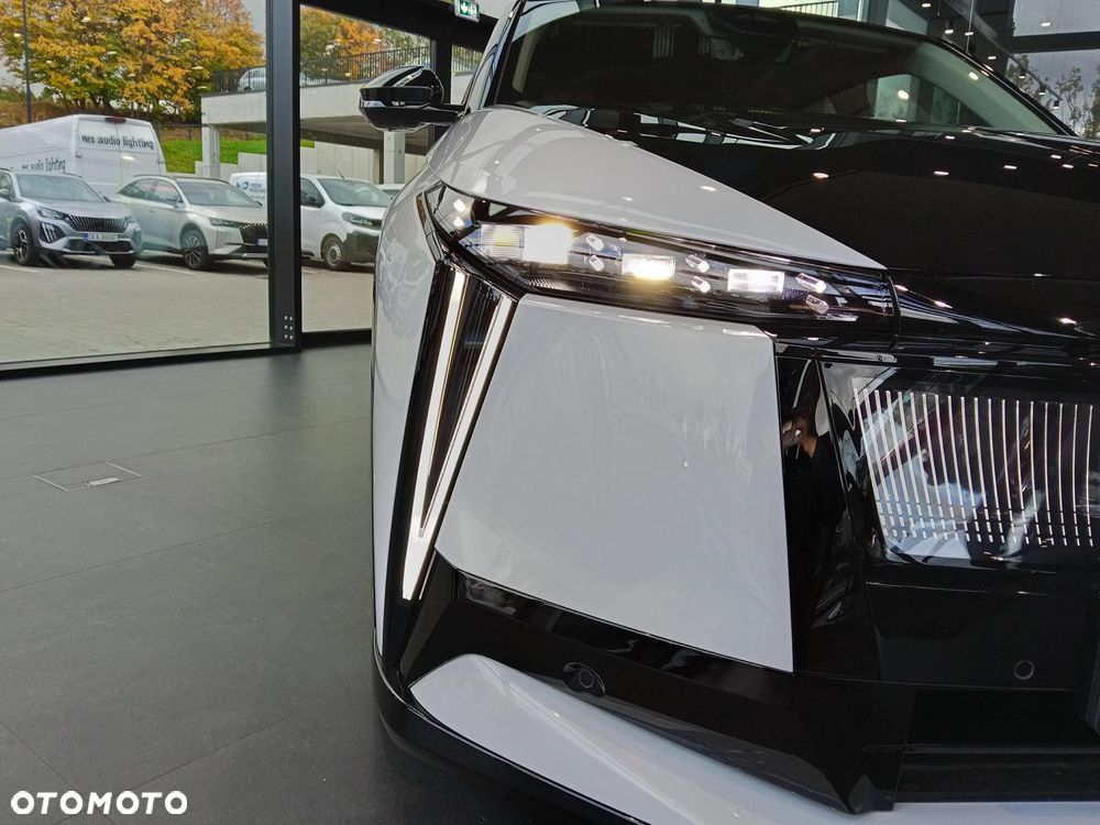 DS Automobiles N°8 2025