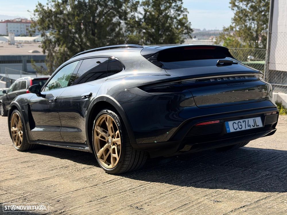 Porsche Taycan Cross Turismo 4S - 19