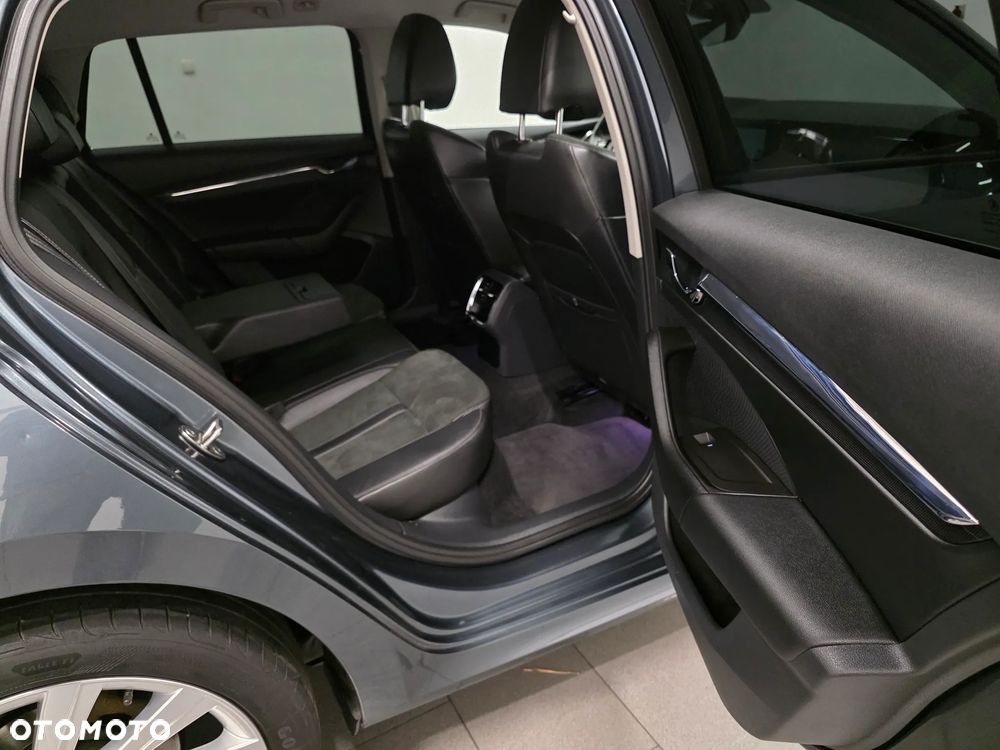 Skoda Octavia 2.0 TDI DSG Exclusive Plus - 32