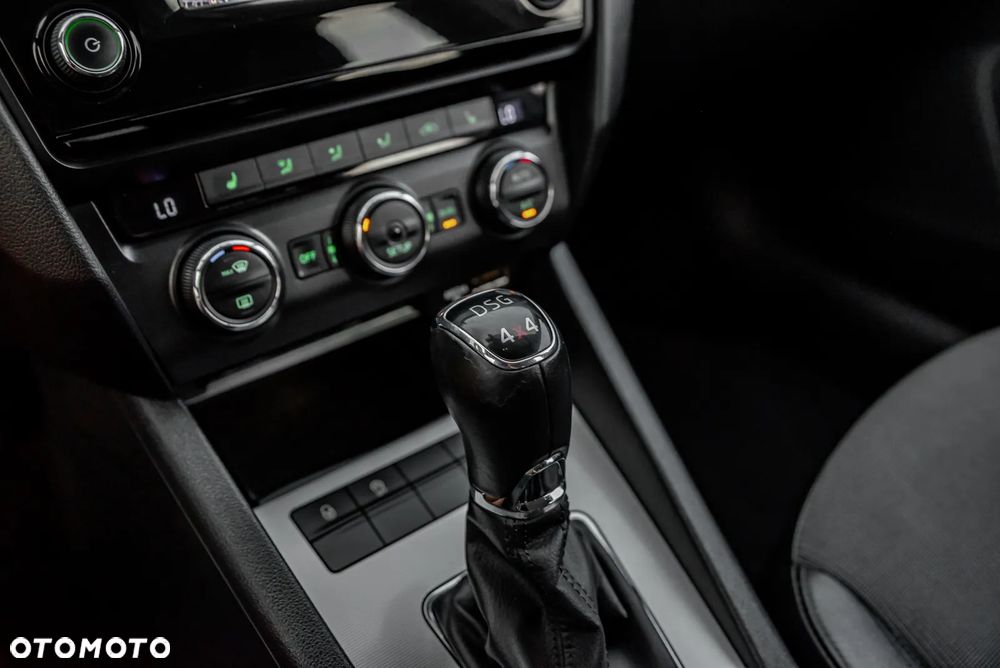 Skoda Octavia 2.0 TDI 4x4 Elegance DSG - 38