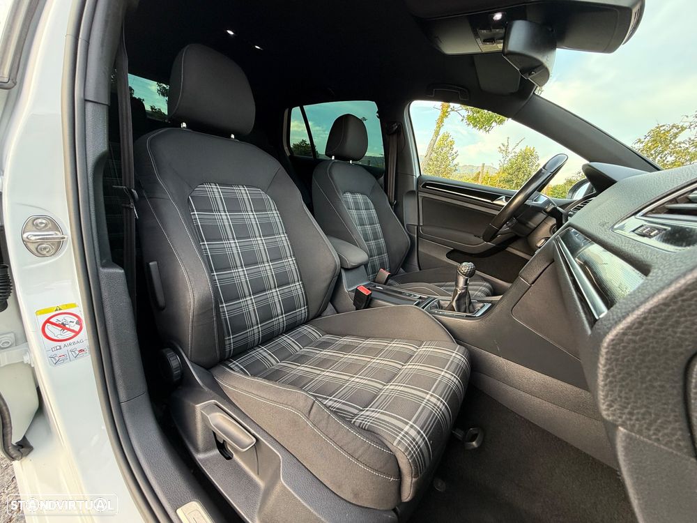 VW Golf 2.0 TDi GTD - 29