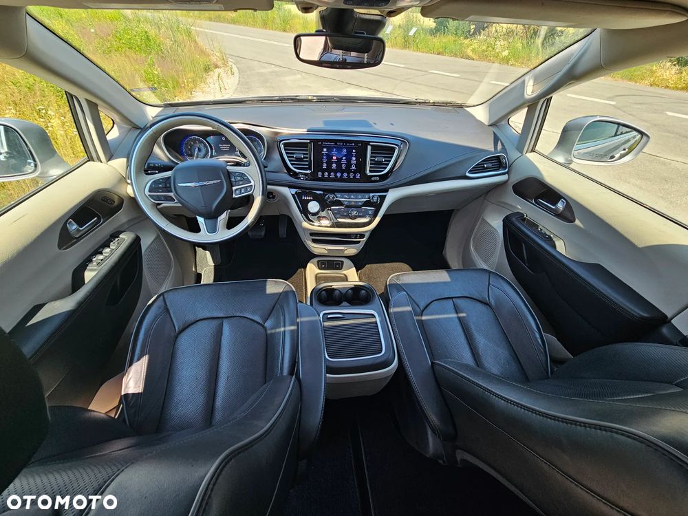 Chrysler Pacifica - 23