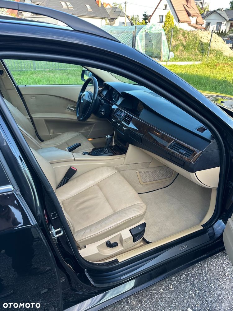 BMW Seria 5 525xi - 9
