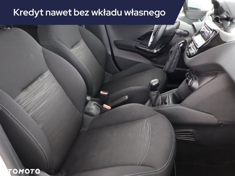 Peugeot 208 - 11