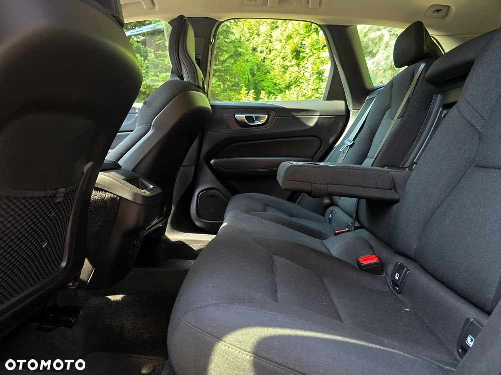 Volvo XC 60 B4 D Momentum Pro - 29
