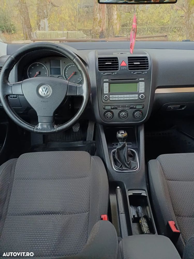 Volkswagen Jetta - 8