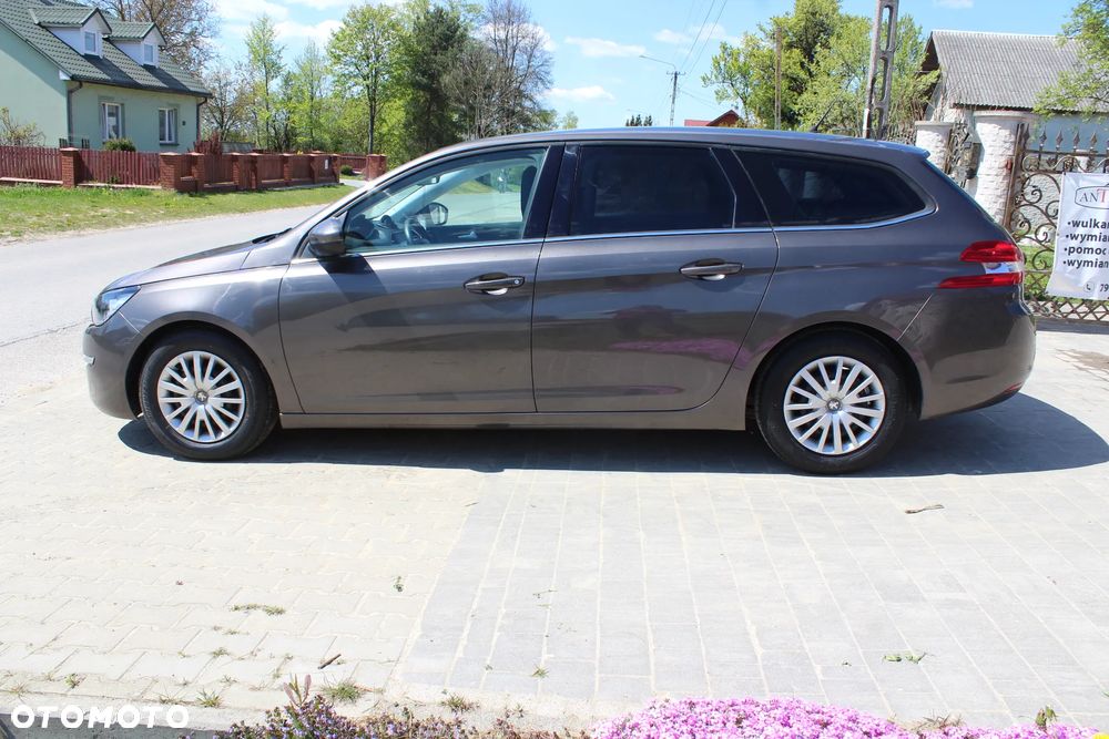 Peugeot 308 - 8