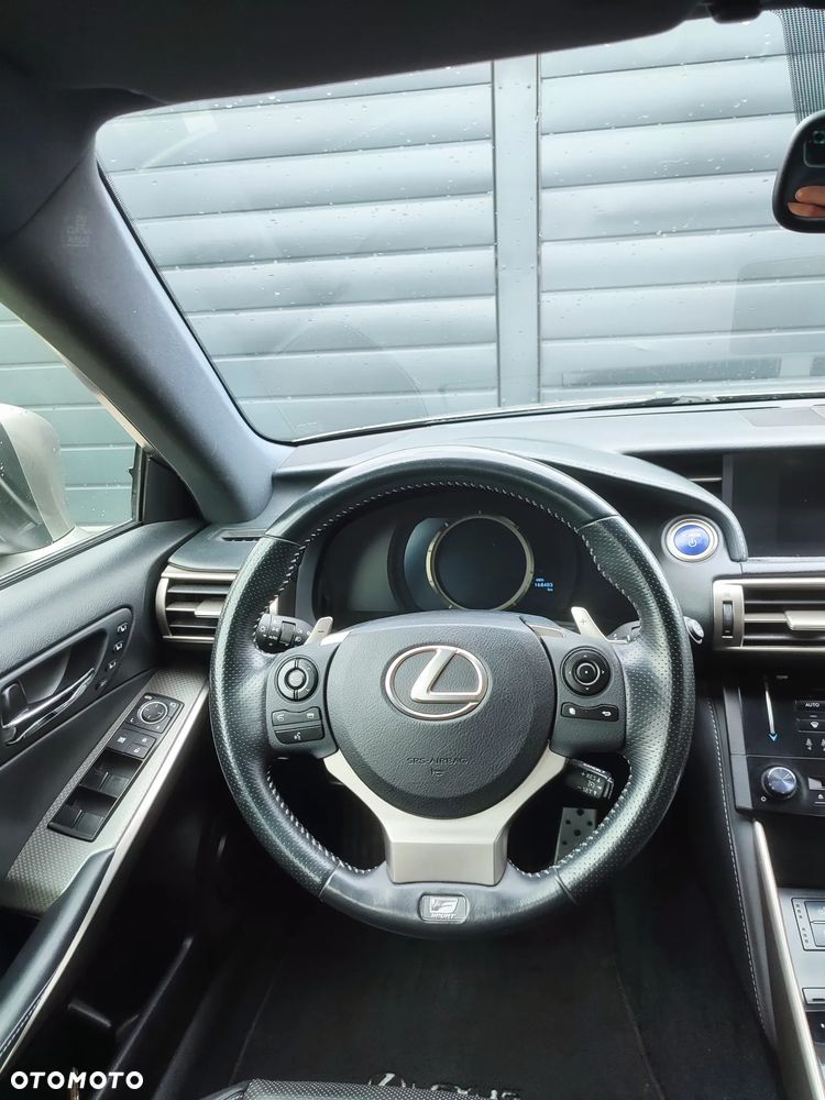 Lexus IS - 13