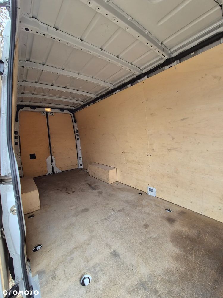 Mercedes-Benz Sprinter - 20