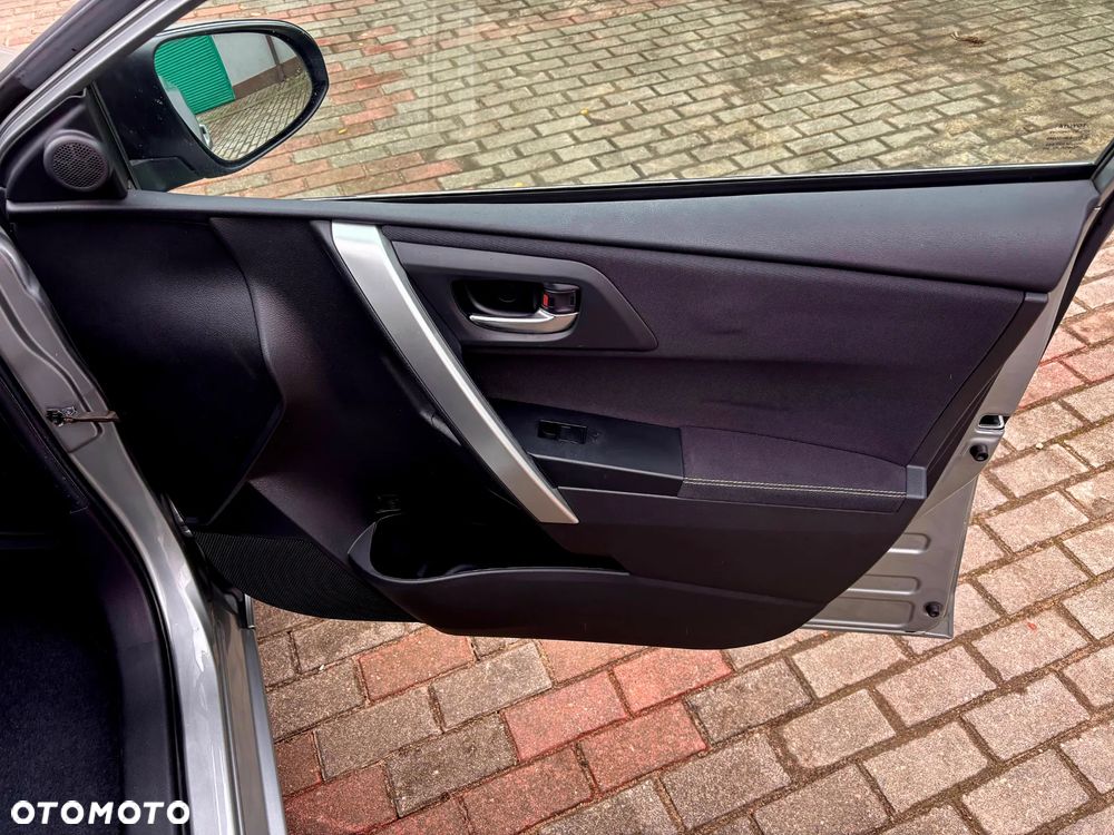 Toyota Auris 1.8 HSD Luna - 11