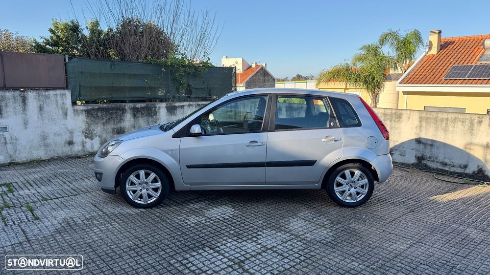 Ford Fiesta 1.25 Ghia - 5
