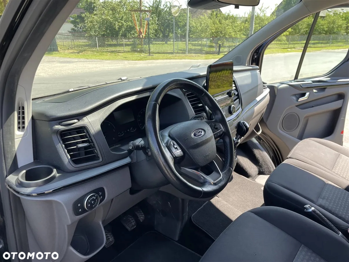 Ford Tourneo Custom - 22