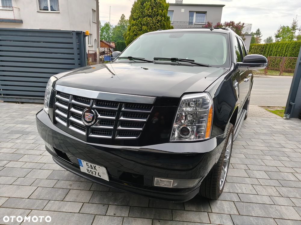 Cadillac Escalade - 1