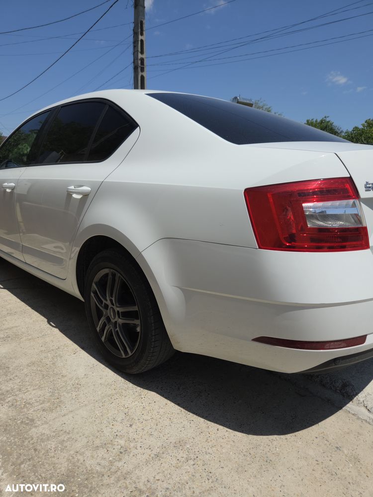 Skoda Octavia 1.6 TDI DSG Ambition - 6