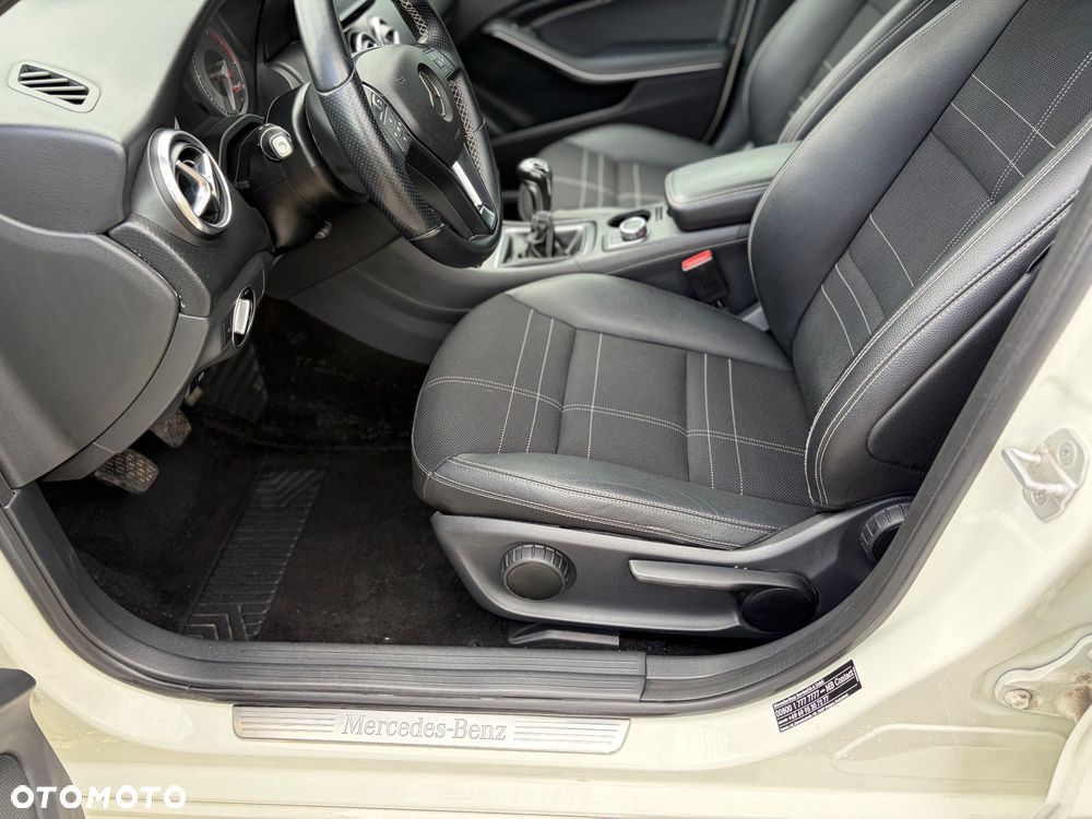 Mercedes-Benz Klasa A 180 BlueEfficiency Edition - 32