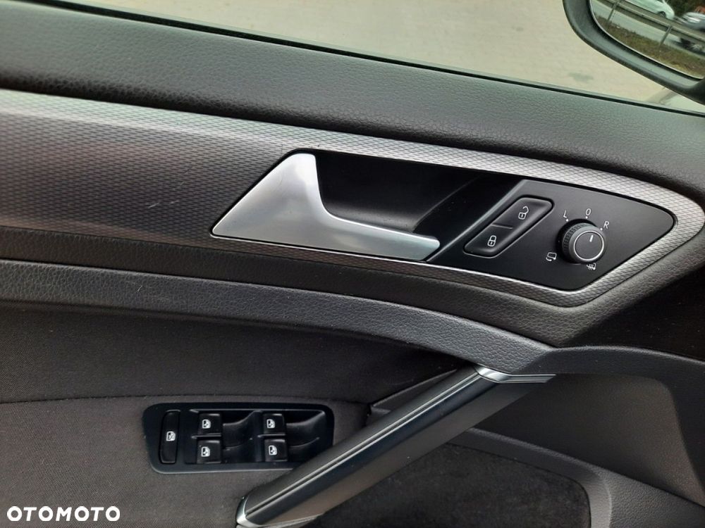 Volkswagen Golf - 15