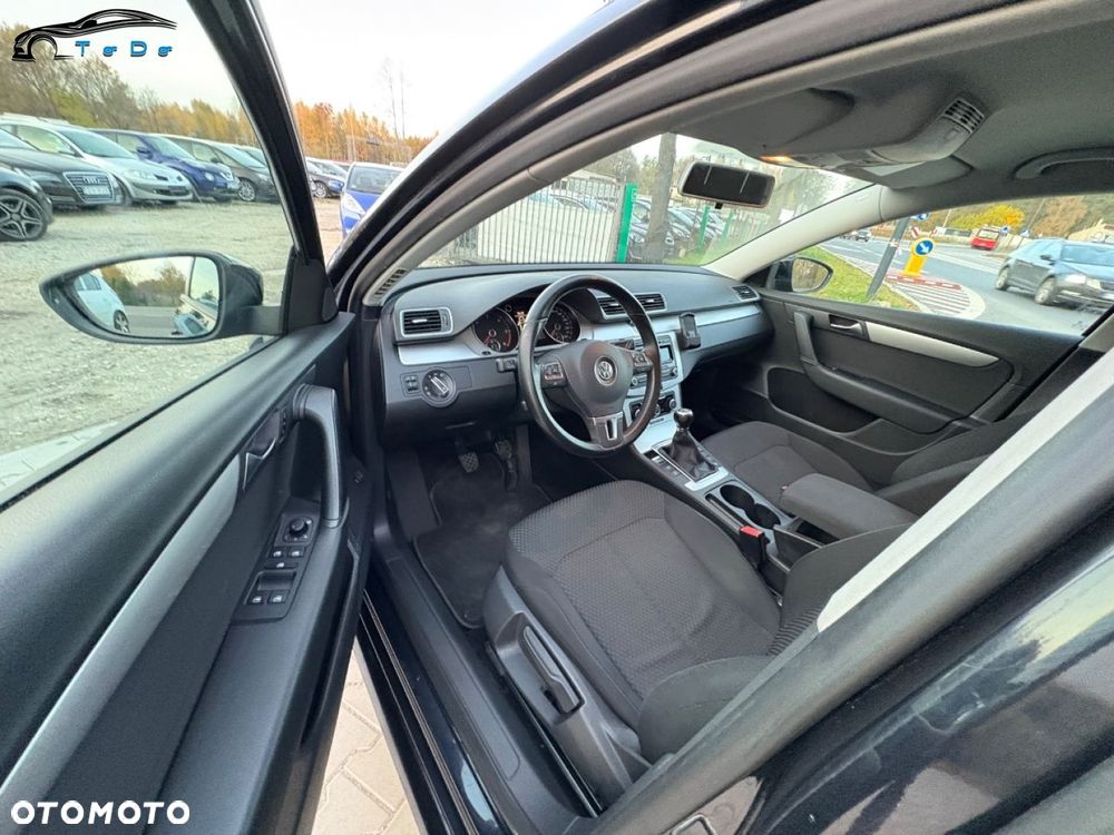 Volkswagen Passat 1.6 TDI DPF BlueMot Highline - 24