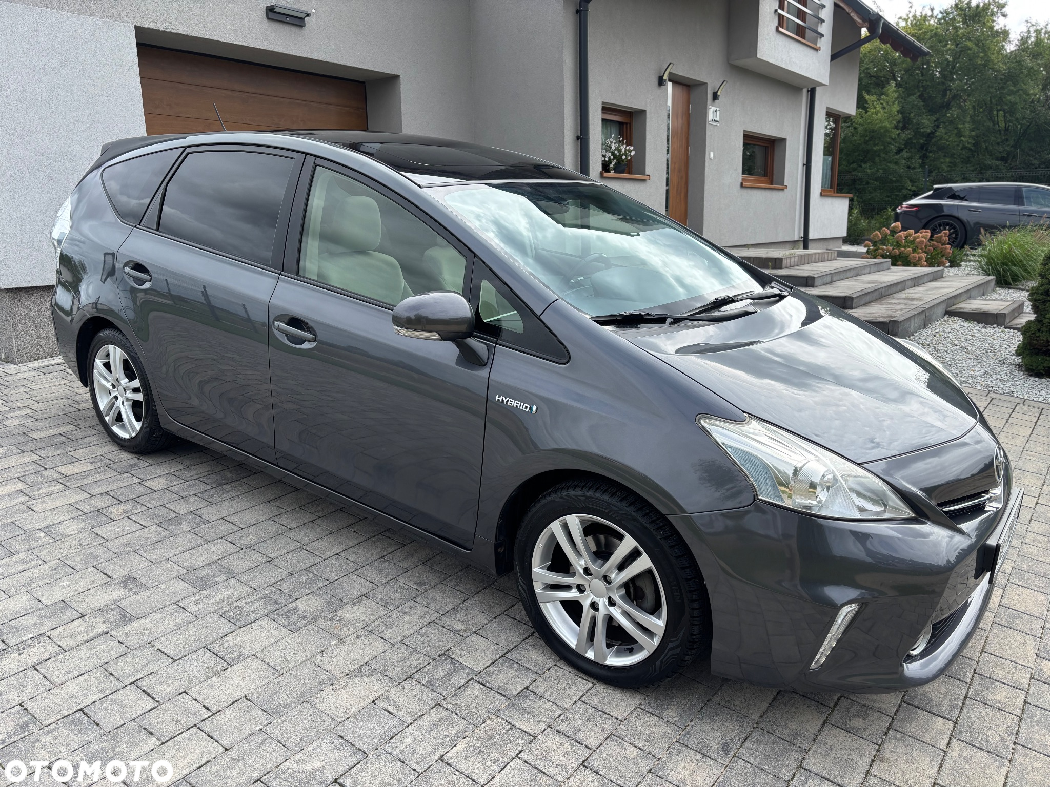Toyota Prius+ (Hybrid) Life - 13