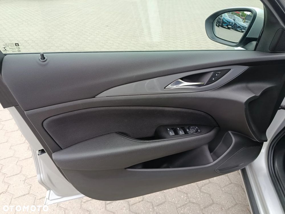 Opel Insignia 1.5 T Enjoy S&S Eco - 11