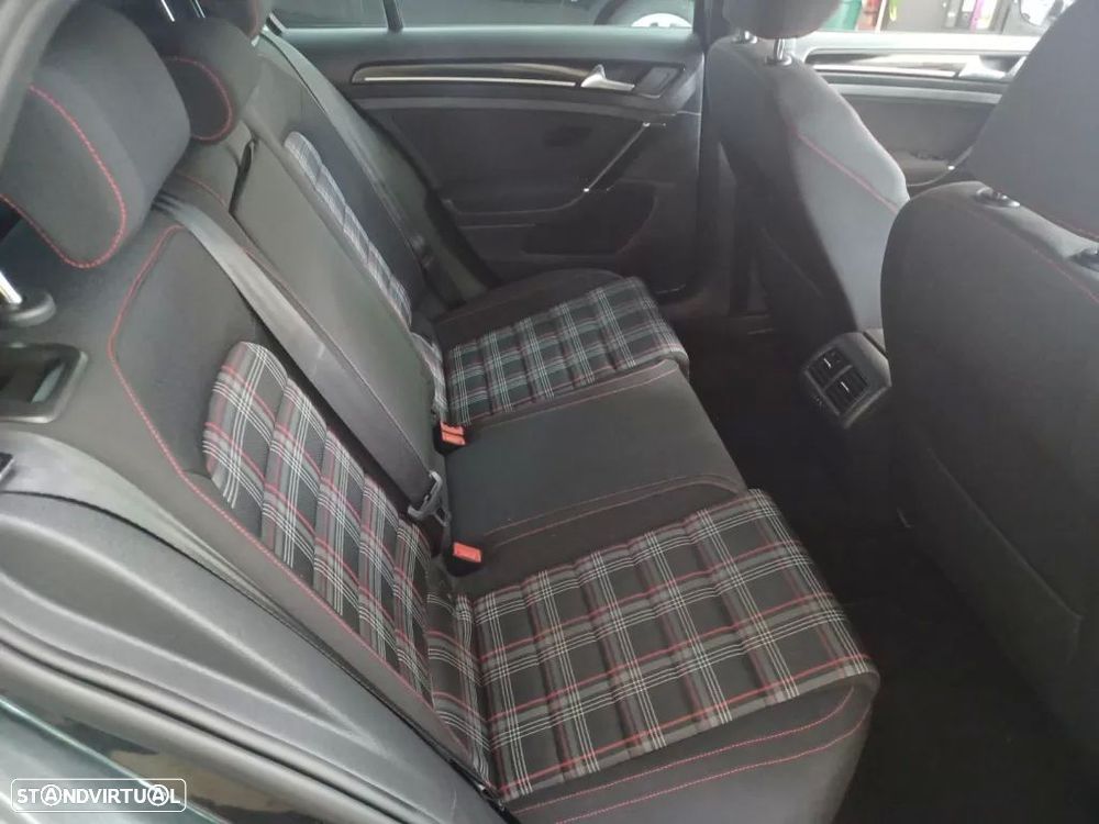 VW Golf 2.0 TSi GTi - 26
