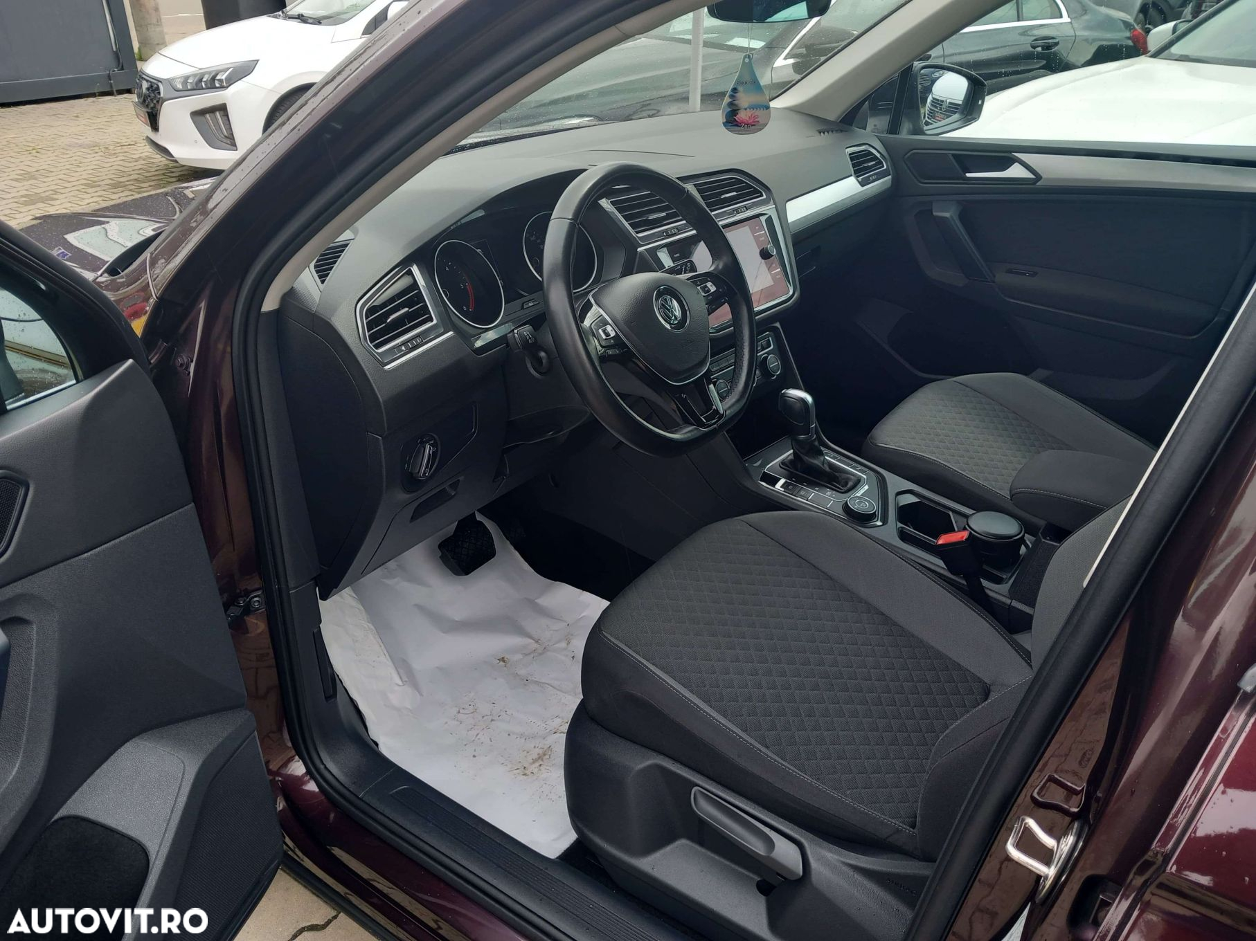 Volkswagen Tiguan - 12