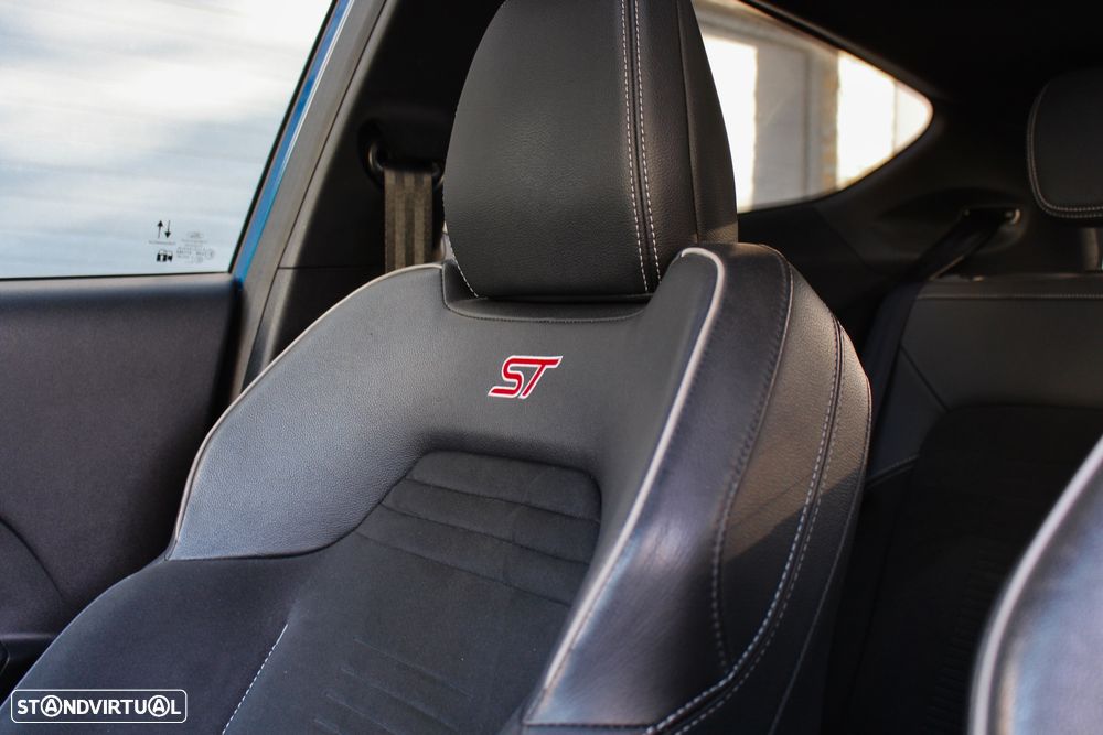 Ford Fiesta 1.5 EcoBoost ST - 42