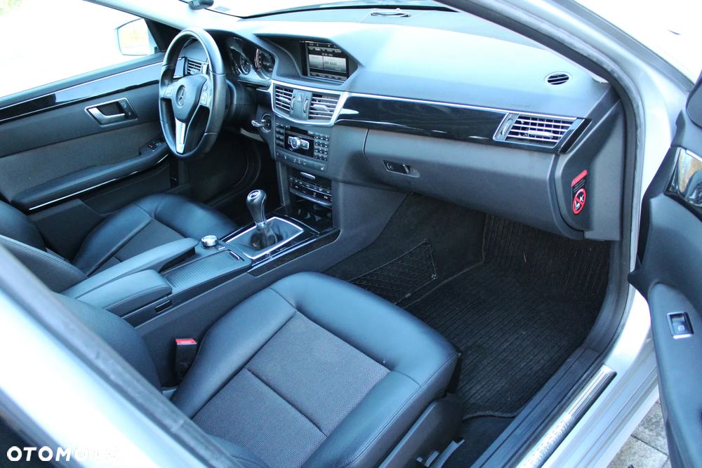 Mercedes-Benz Klasa E 200 CGI BlueEffICIENCY Avantgarde - 21