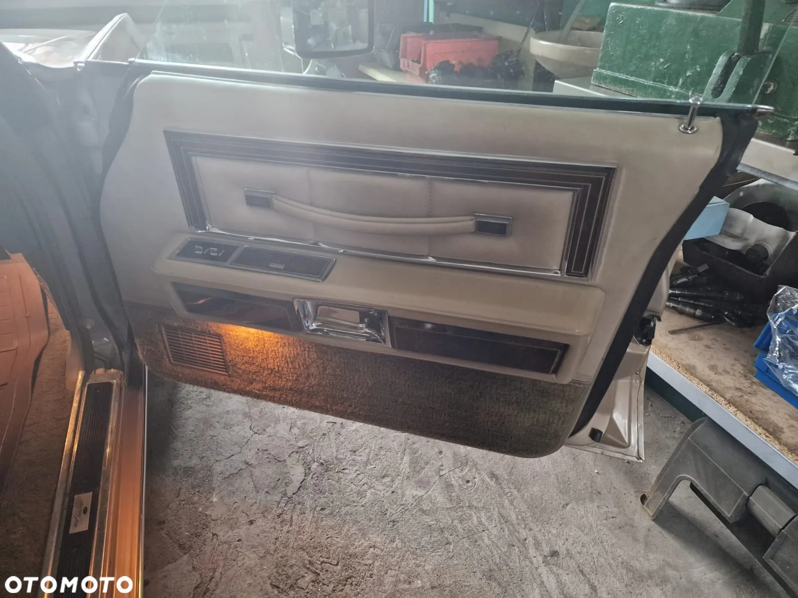 Lincoln Continental 4.6 Girenchy Des - 13