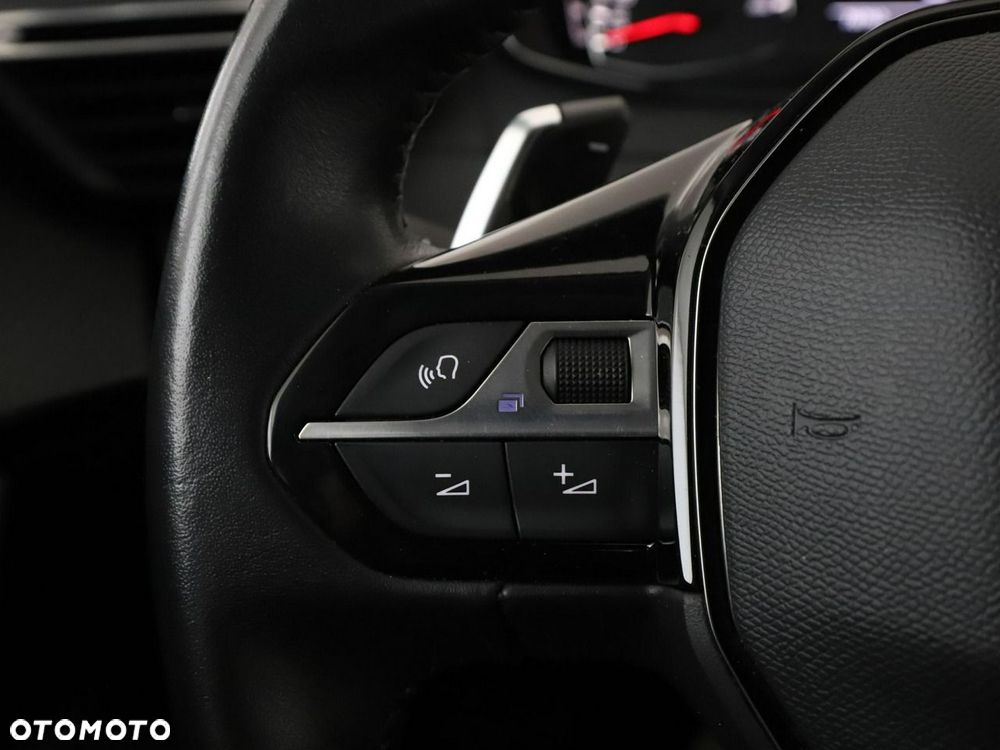 Peugeot 2008 PureTech 130 EAT8 Allure - 30