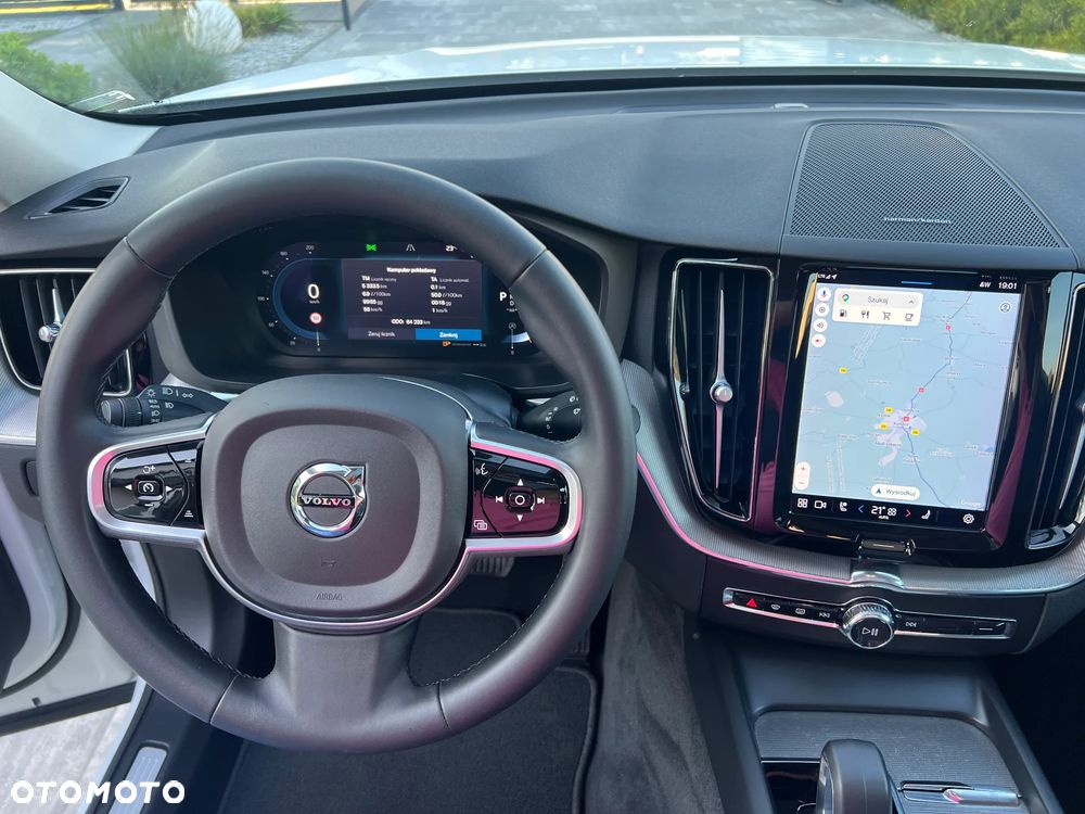 Volvo XC 60 B4 D AWD Plus Dark - 32
