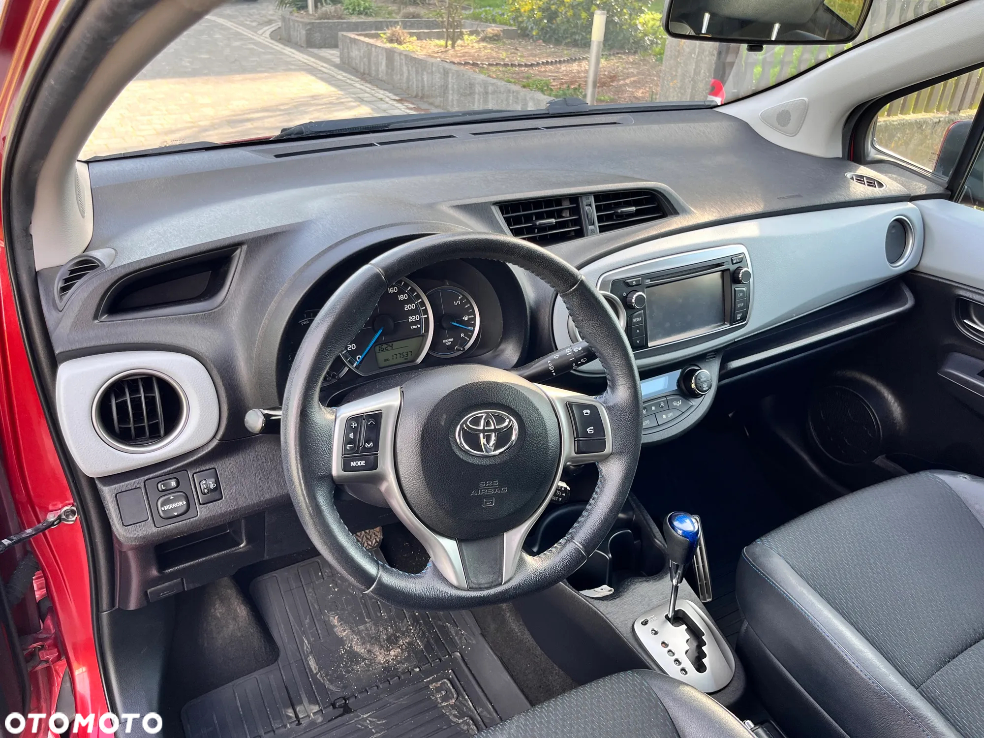 Toyota Yaris Hybrid 100 Dynamic - 9
