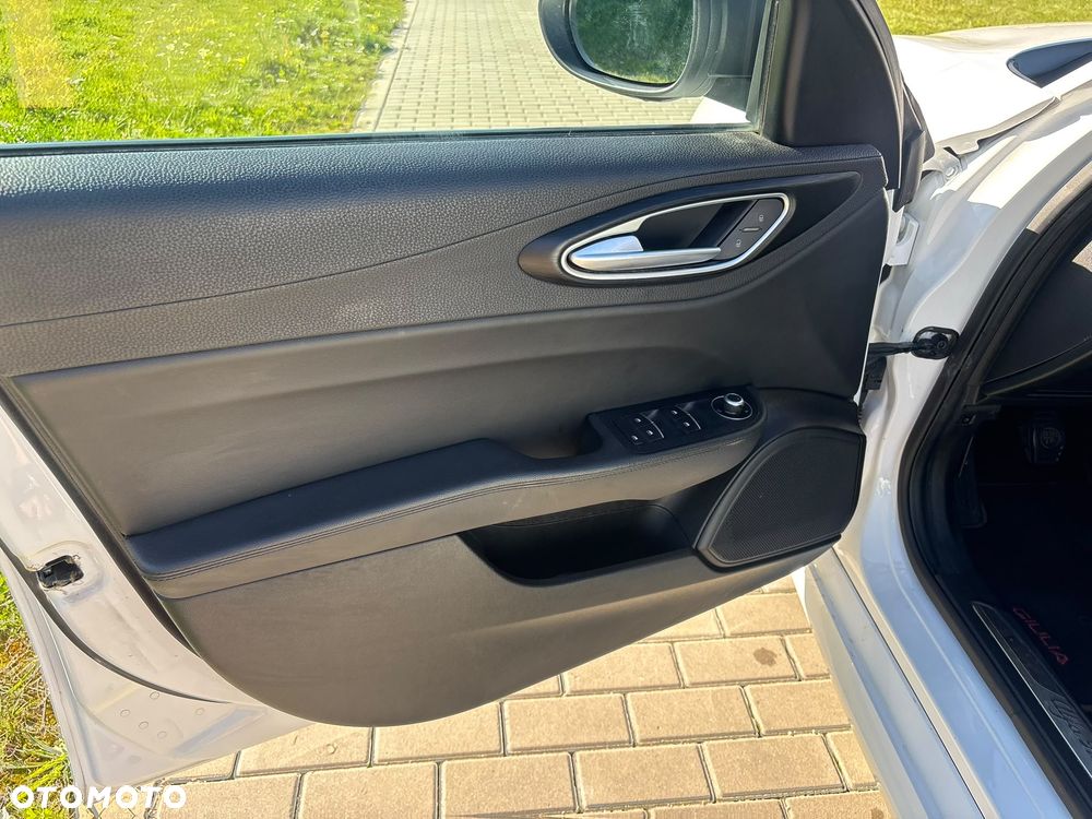 Alfa Romeo Giulia 2.2 D Turbo Super - 12