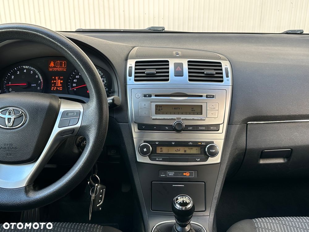 Toyota Avensis 1.6 Active - 23