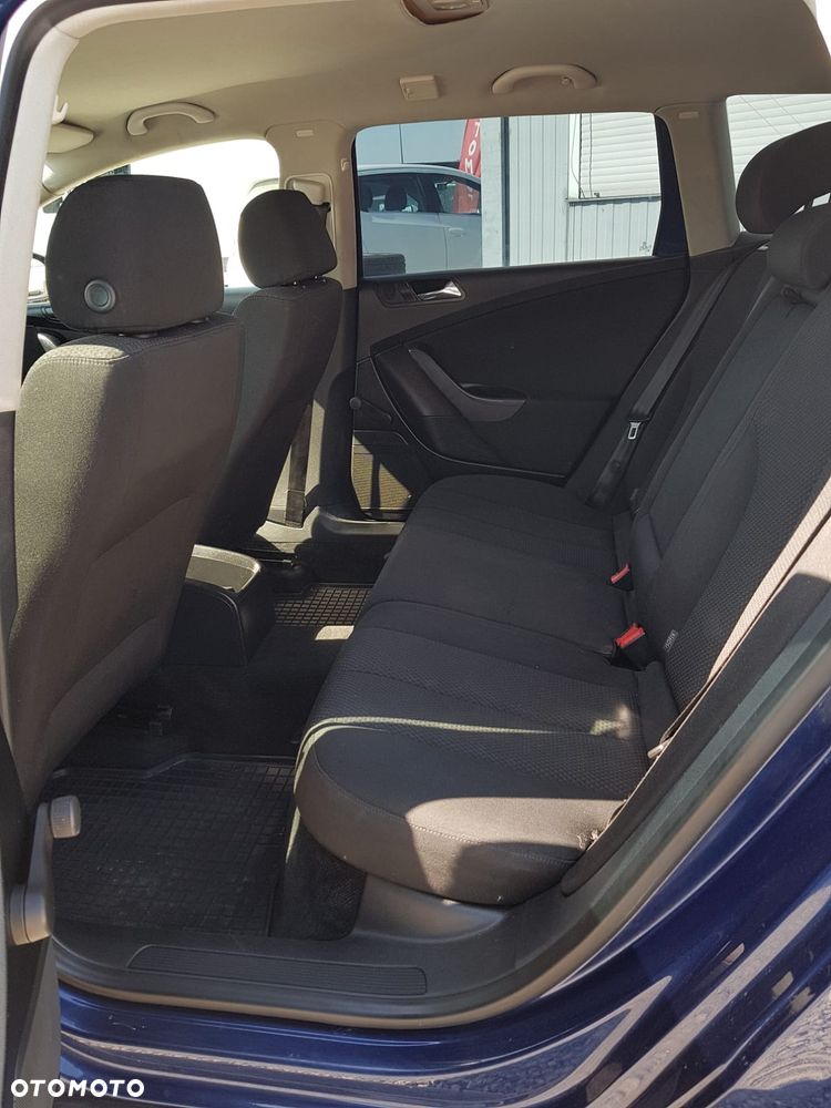 Volkswagen Passat 1.6 FSI Comfortline - 9