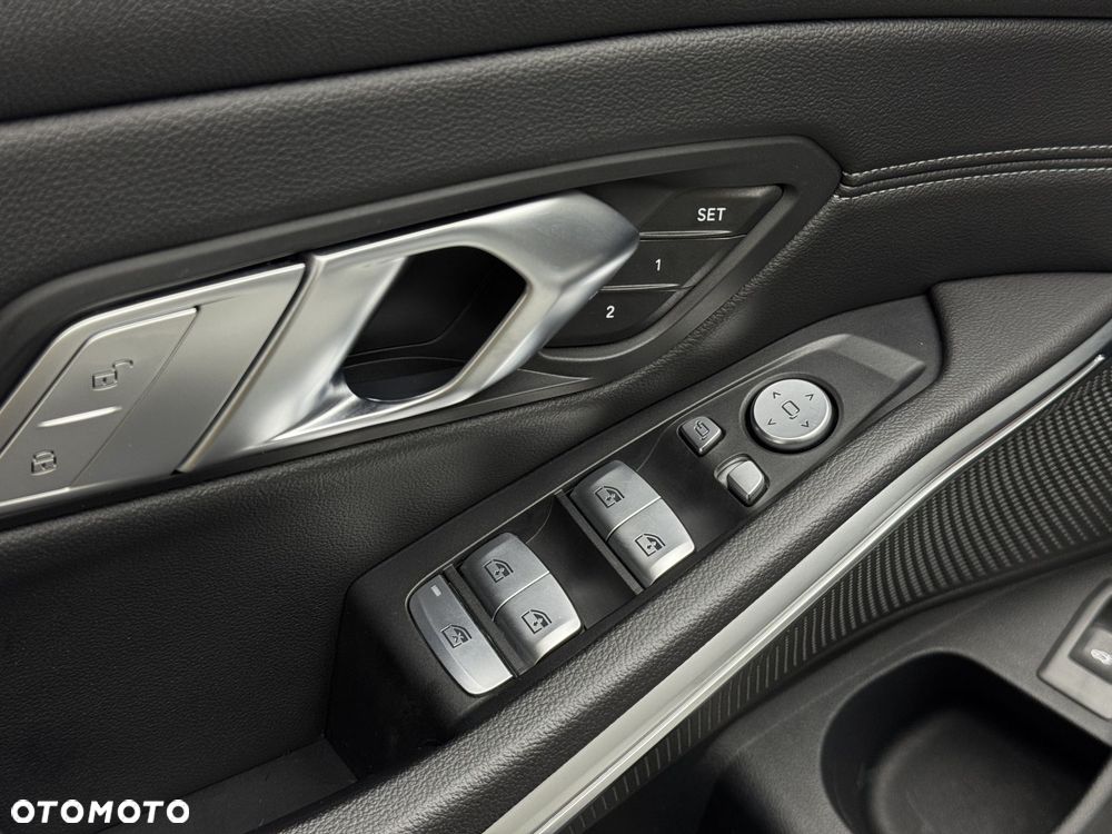 BMW Seria 3 320i Advantage - 24