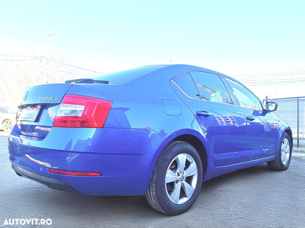 Skoda Octavia 1.6 TDI DSG Style - 2