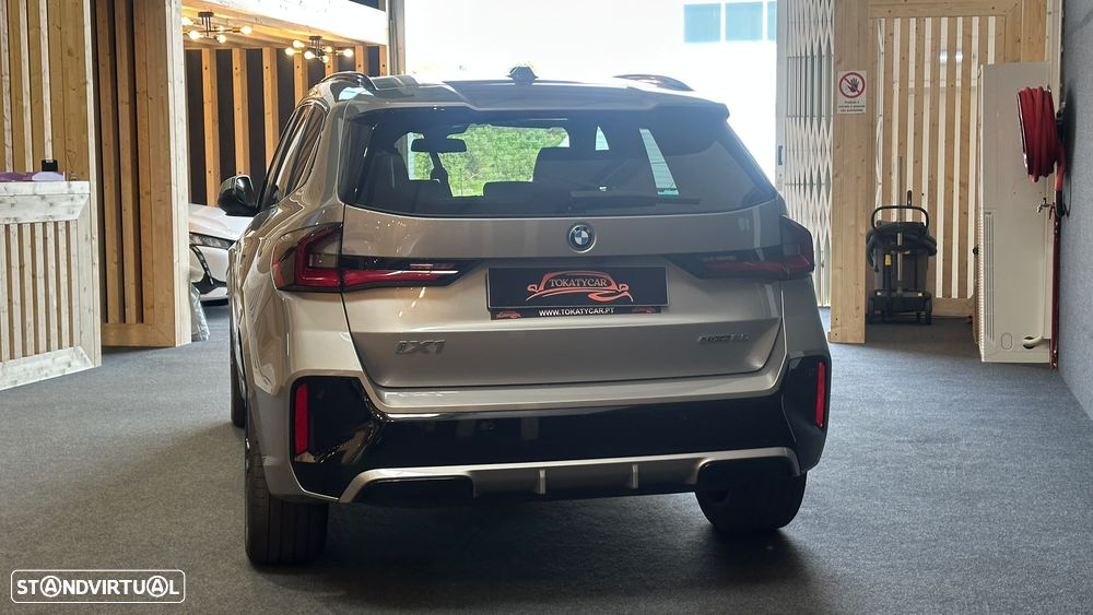 BMW iX1 eDrive20 Pack Desportivo M - 3