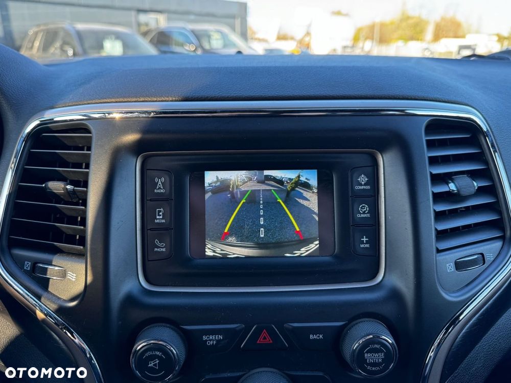 Jeep Grand Cherokee - 17