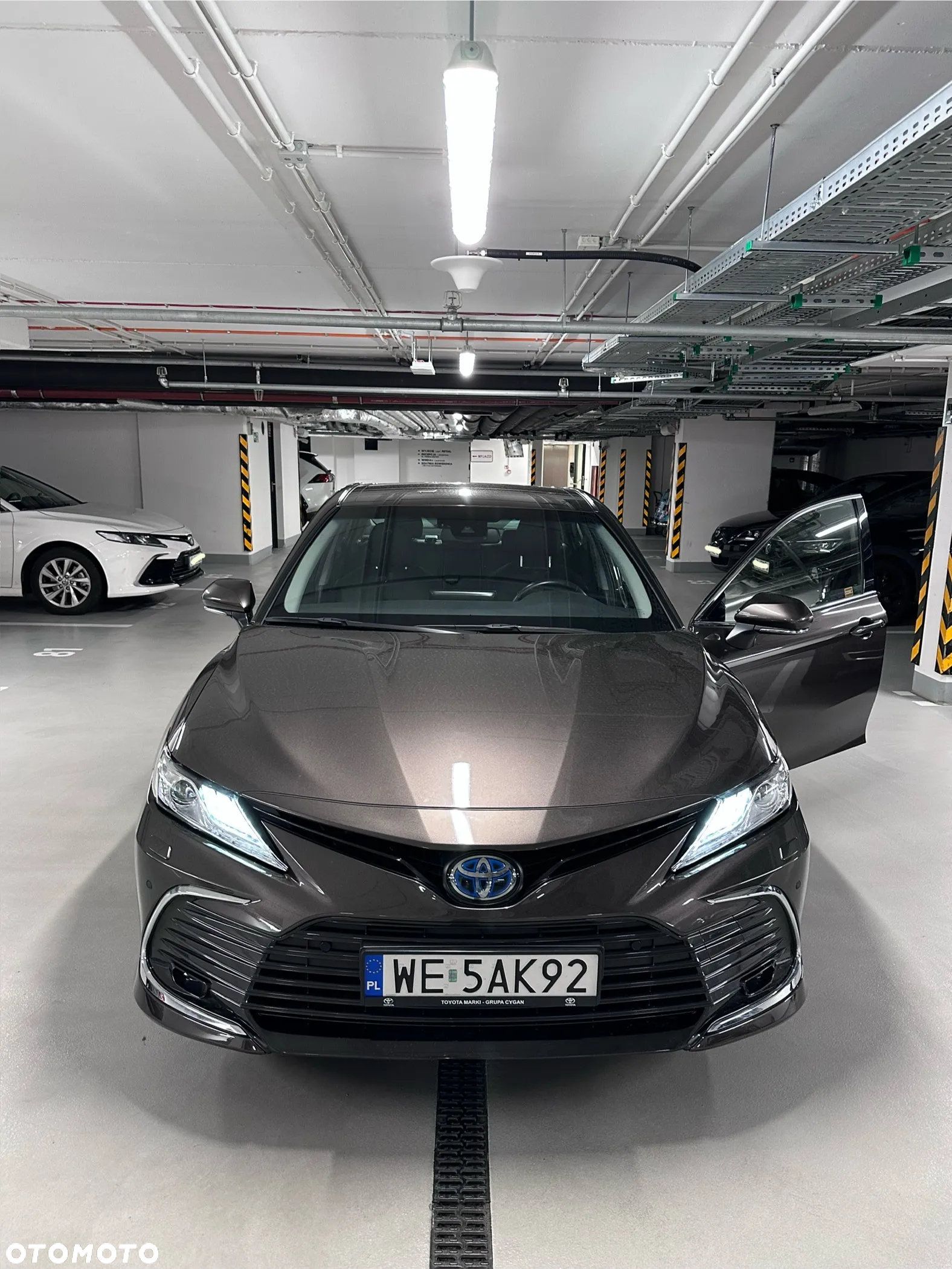 Toyota Camry 2.5 Hybrid Executive CVT - 11