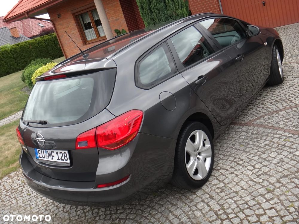 Opel Astra 1.6 Innovation - 21
