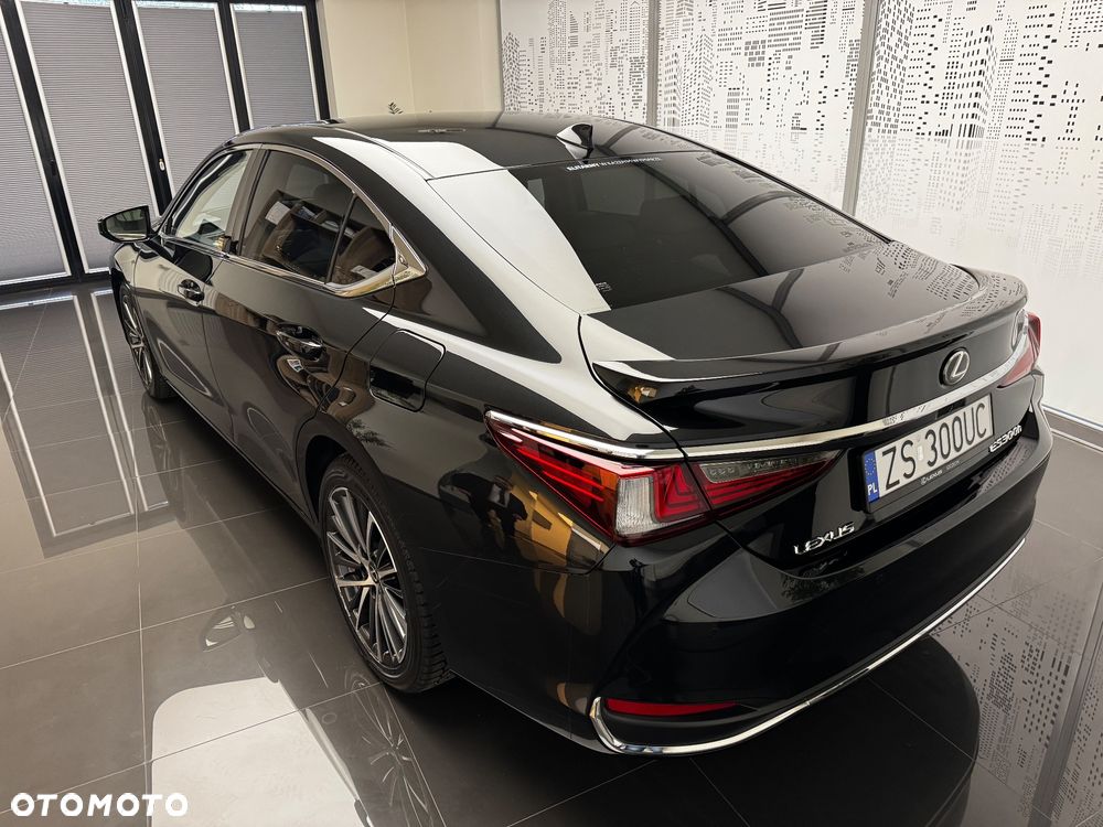 Lexus ES 300h Business Edition - 5