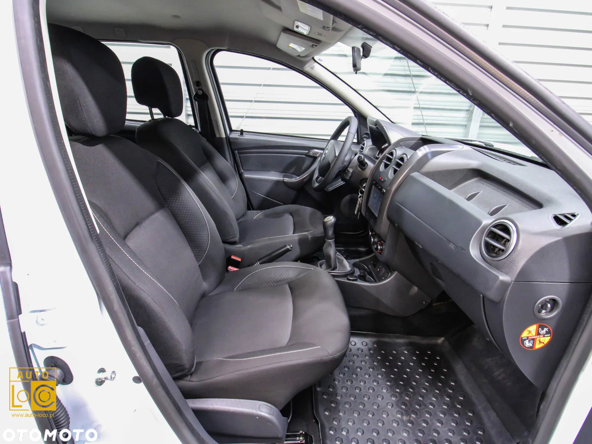 Dacia Duster 1.6 SCe Laureate S&S - 10